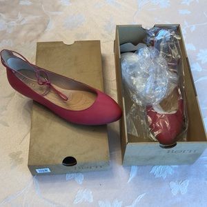 Born Kharen flats with ankle strap